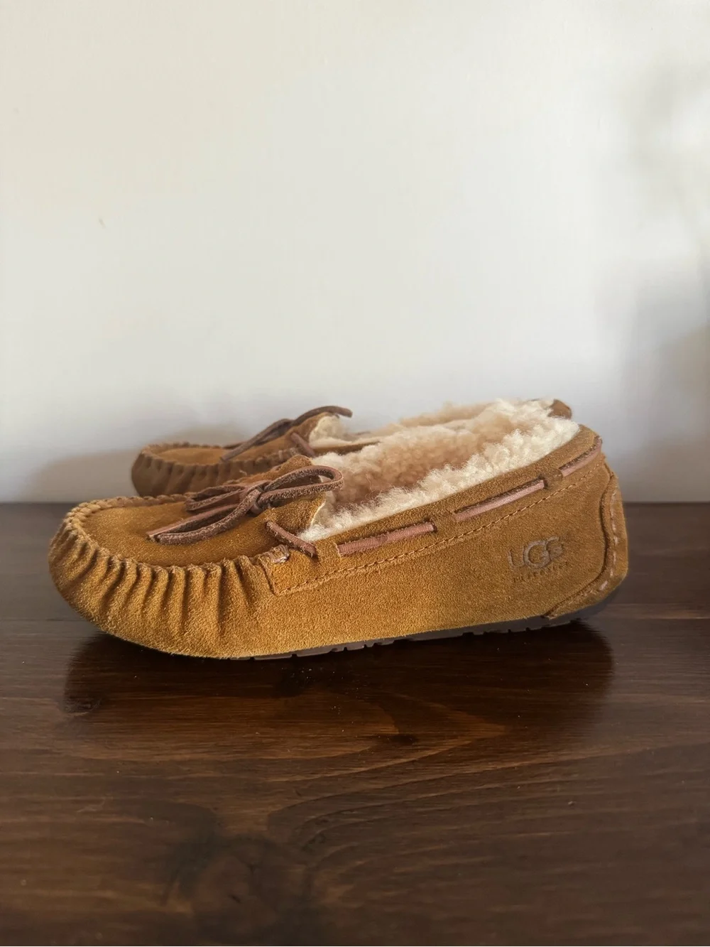 UGG Little Kids size 1 Chestnut Moccasin Slippers with Cream Shearling
